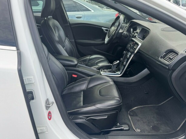 volvo-v40-diesel-2014-big-9