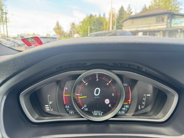 volvo-v40-diesel-2014-big-15