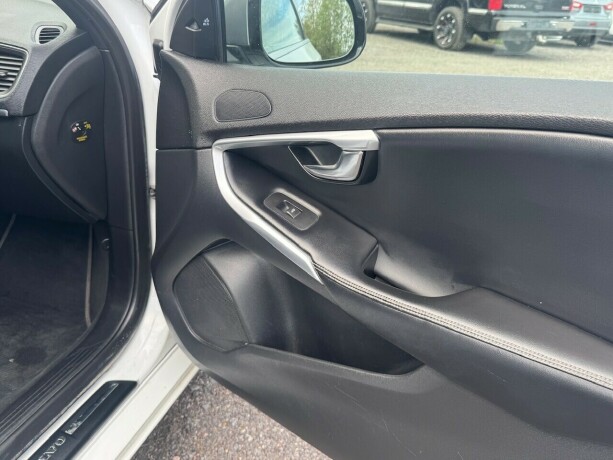 volvo-v40-diesel-2014-big-20