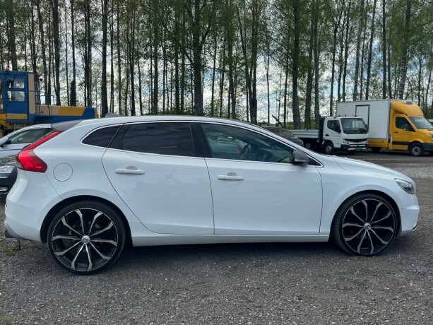 volvo-v40-diesel-2014-big-5