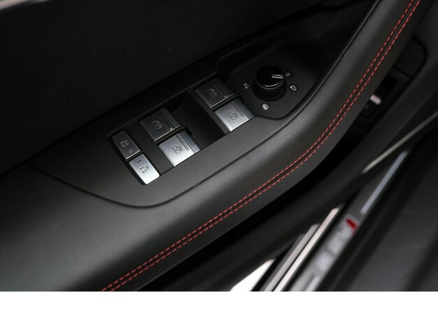 audi-rs6-elektrisitetbensin-2024-big-33