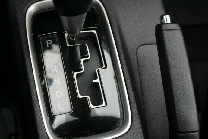 mitsubishi-outlander-bensin-2013-big-16