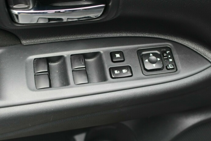 mitsubishi-outlander-bensin-2013-big-9