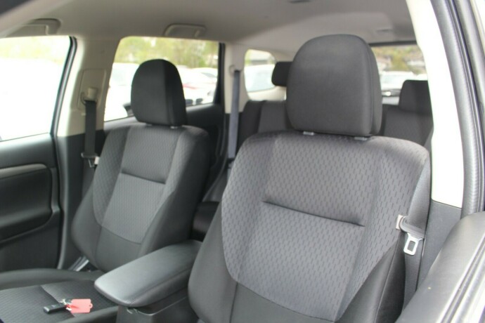 mitsubishi-outlander-bensin-2013-big-8