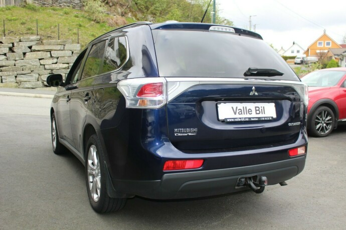 mitsubishi-outlander-bensin-2013-big-2