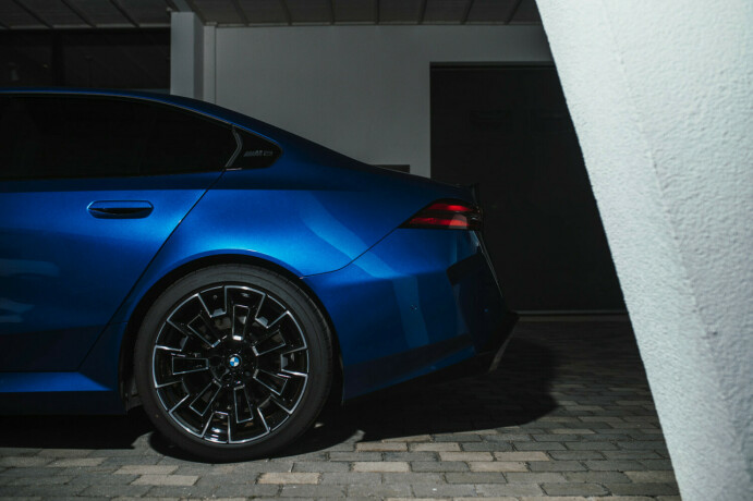 bmw-m5-elektrisitetbensin-2025-big-20