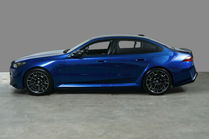 bmw-m5-elektrisitetbensin-2025-big-2