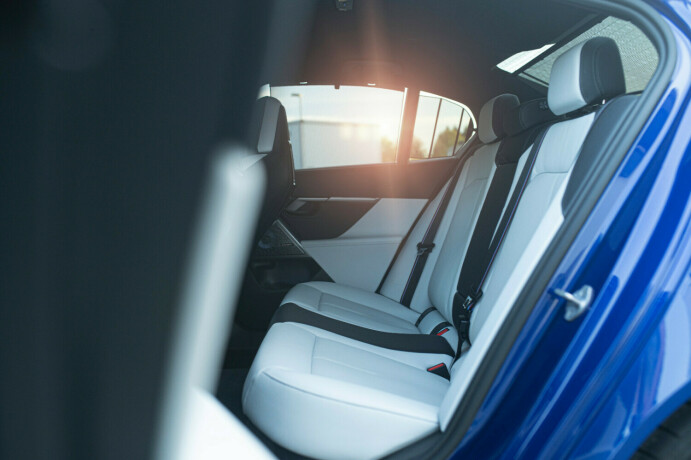 bmw-m5-elektrisitetbensin-2025-big-30