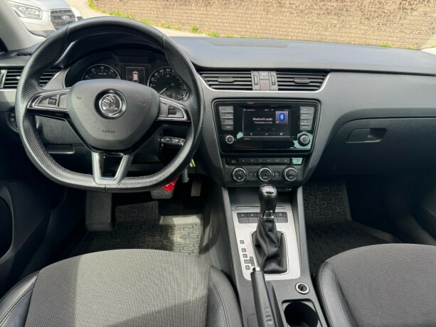 skoda-octavia-bensin-2015-big-8