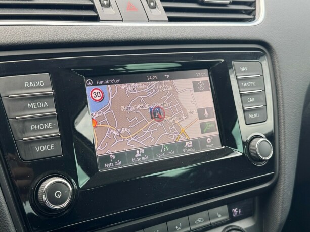 skoda-octavia-bensin-2015-big-11