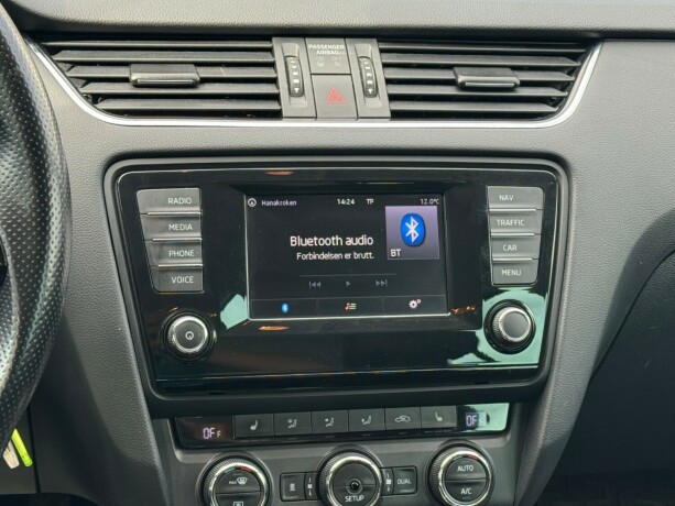 skoda-octavia-bensin-2015-big-10