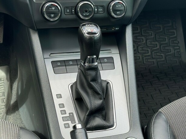 skoda-octavia-bensin-2015-big-13