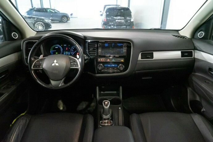 mitsubishi-outlander-elektrisitetbensin-2015-big-5