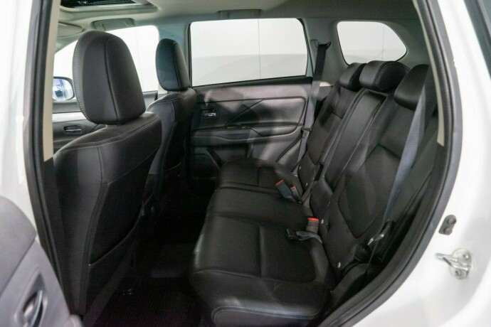 mitsubishi-outlander-elektrisitetbensin-2015-big-10