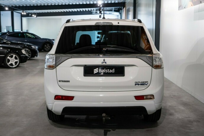 mitsubishi-outlander-elektrisitetbensin-2015-big-4