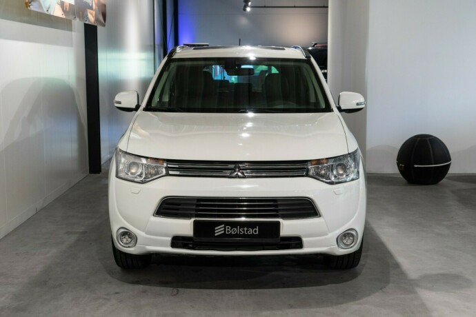 mitsubishi-outlander-elektrisitetbensin-2015-big-1