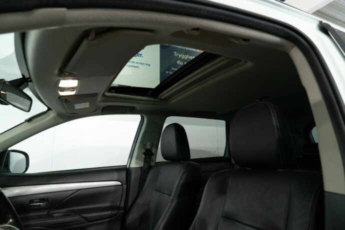 mitsubishi-outlander-elektrisitetbensin-2015-big-8
