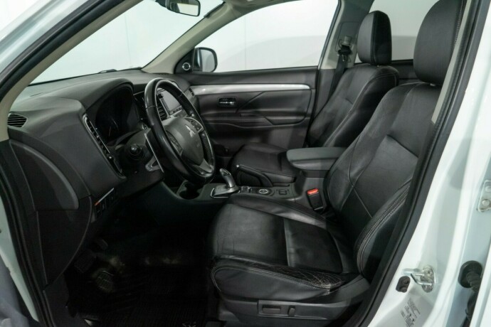 mitsubishi-outlander-elektrisitetbensin-2015-big-7