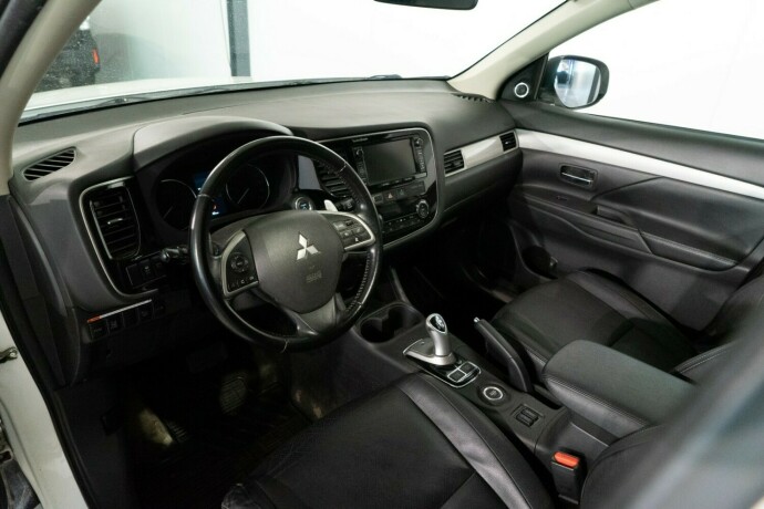 mitsubishi-outlander-elektrisitetbensin-2015-big-6
