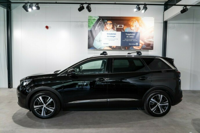 peugeot-5008-bensin-2018-big-2