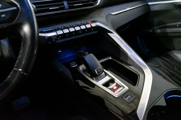 peugeot-5008-bensin-2018-big-7