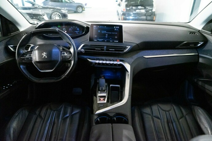 peugeot-5008-bensin-2018-big-6