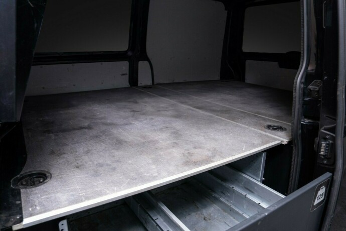 volkswagen-transporter-diesel-2022-big-23