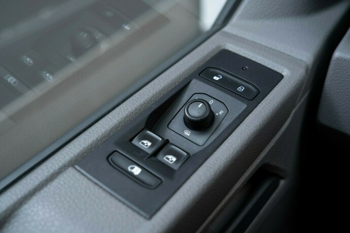 volkswagen-transporter-diesel-2022-big-20