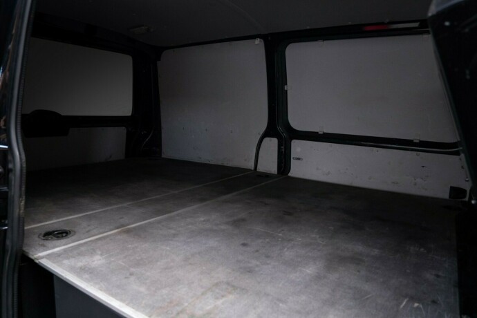 volkswagen-transporter-diesel-2022-big-25