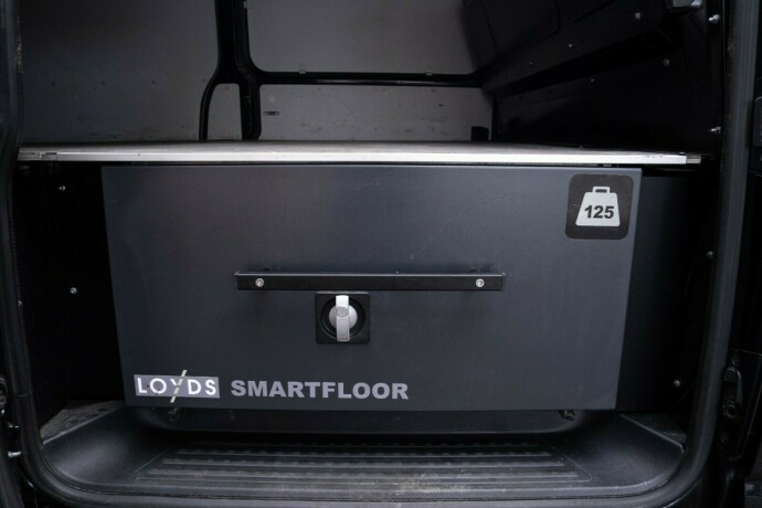 volkswagen-transporter-diesel-2022-big-24