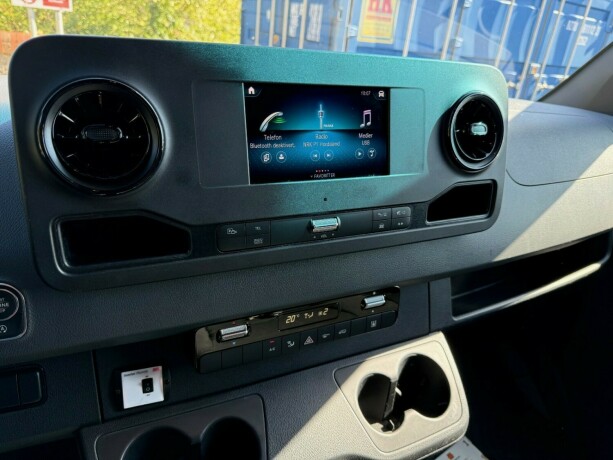mercedes-benz-sprinter-diesel-2020-big-11