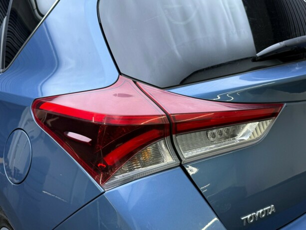toyota-auris-elektrisitetbensin-2016-big-6
