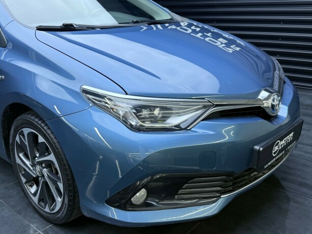 toyota-auris-elektrisitetbensin-2016-big-2