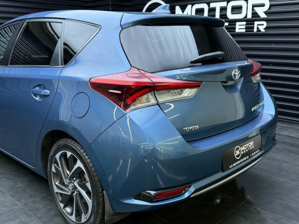 toyota-auris-elektrisitetbensin-2016-big-5