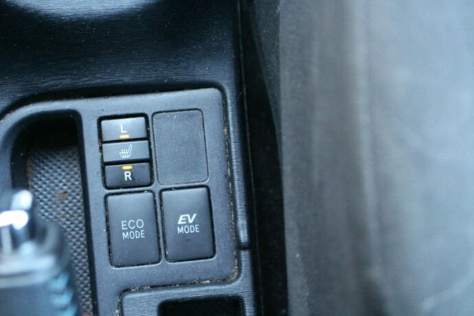 toyota-yaris-bensin-2013-big-14