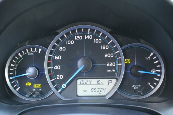 toyota-yaris-bensin-2013-big-9