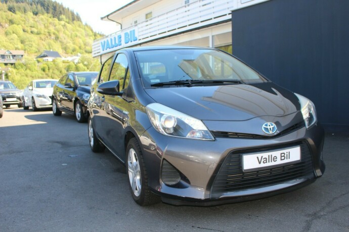 toyota-yaris-bensin-2013-big-0