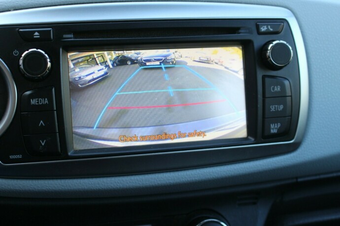 toyota-yaris-bensin-2013-big-11