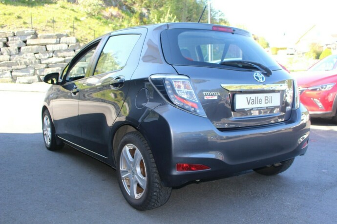 toyota-yaris-bensin-2013-big-2