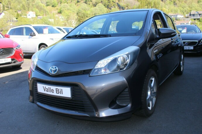 toyota-yaris-bensin-2013-big-1