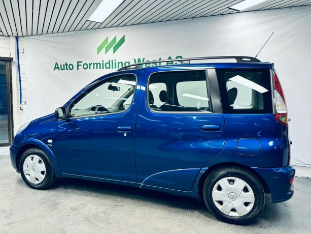 toyota-yaris-verso-bensin-2004-big-4