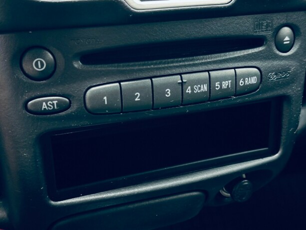 toyota-yaris-verso-bensin-2004-big-21