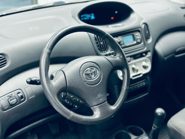 toyota-yaris-verso-bensin-2004-big-10