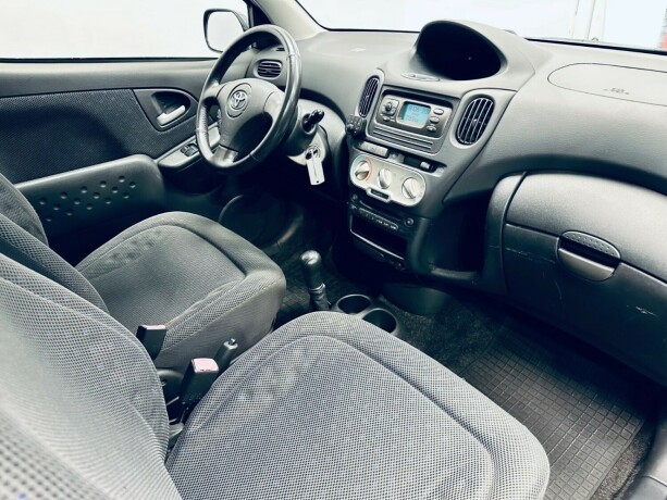 toyota-yaris-verso-bensin-2004-big-14