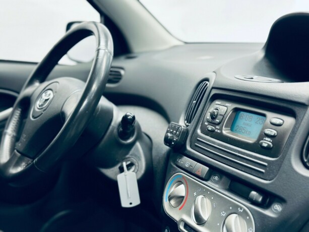 toyota-yaris-verso-bensin-2004-big-13