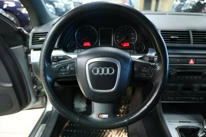 audi-a4-bensin-2005-big-4