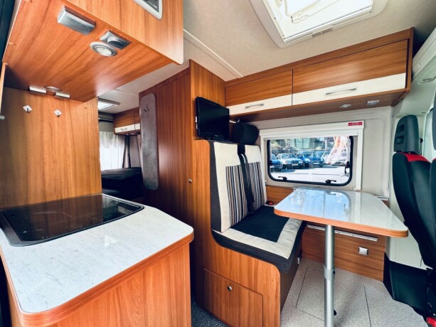 weinsberg-r47-diesel-2012-big-23