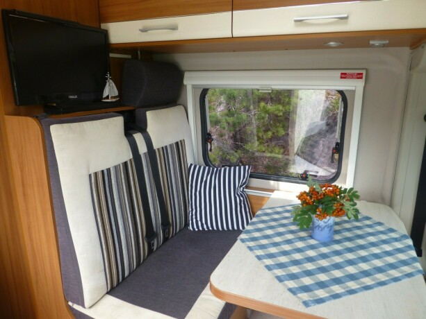 weinsberg-r47-diesel-2012-big-5