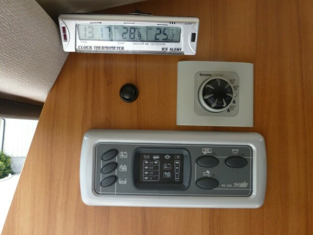 weinsberg-r47-diesel-2012-big-8