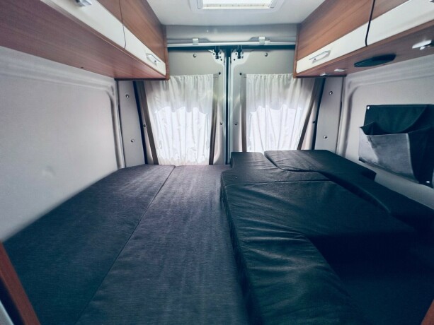 weinsberg-r47-diesel-2012-big-24